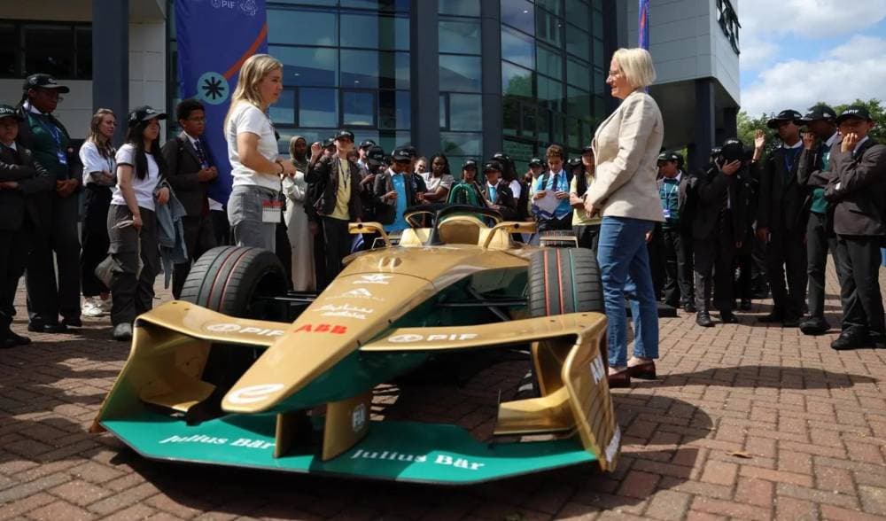 "PIF" وفورمولا إي يسهمان في تمكين 50 ألف من قادة المستقبل في مجالات الاستدامة