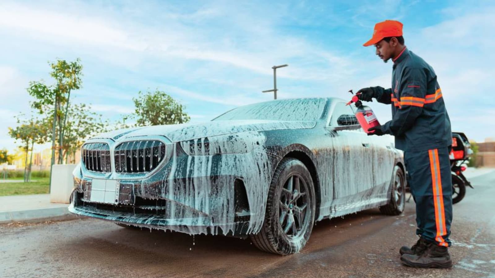 مغاسل السيارات في اختبار البقاء أمام زحف التطبيقات .. تحدي الماء والوقت والسعر