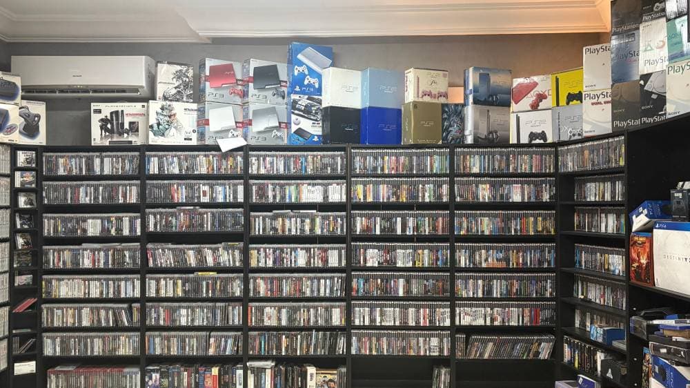 سعودي يبني واحدة من أضخم مجموعات ألعاب الفيديو في العالم بـ 13 ألف لعبة