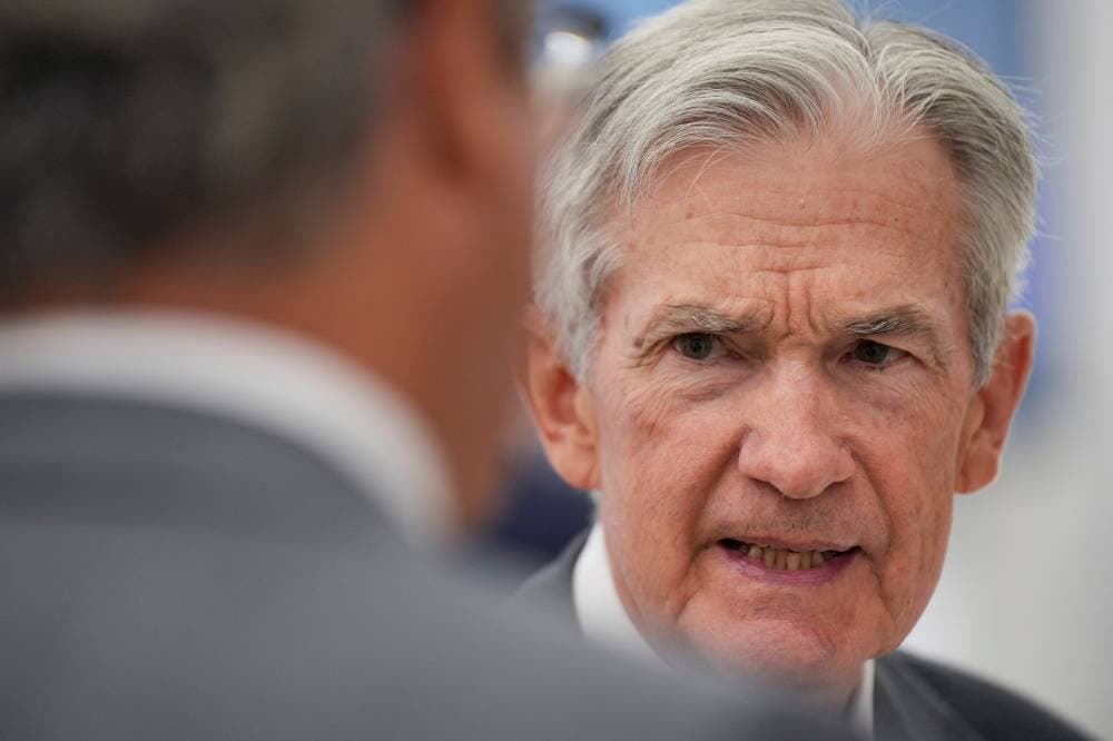 إبقاء الفائدة الأمريكية عند مستوياتها الحالية يعمق الفجوة بين باول وترمب