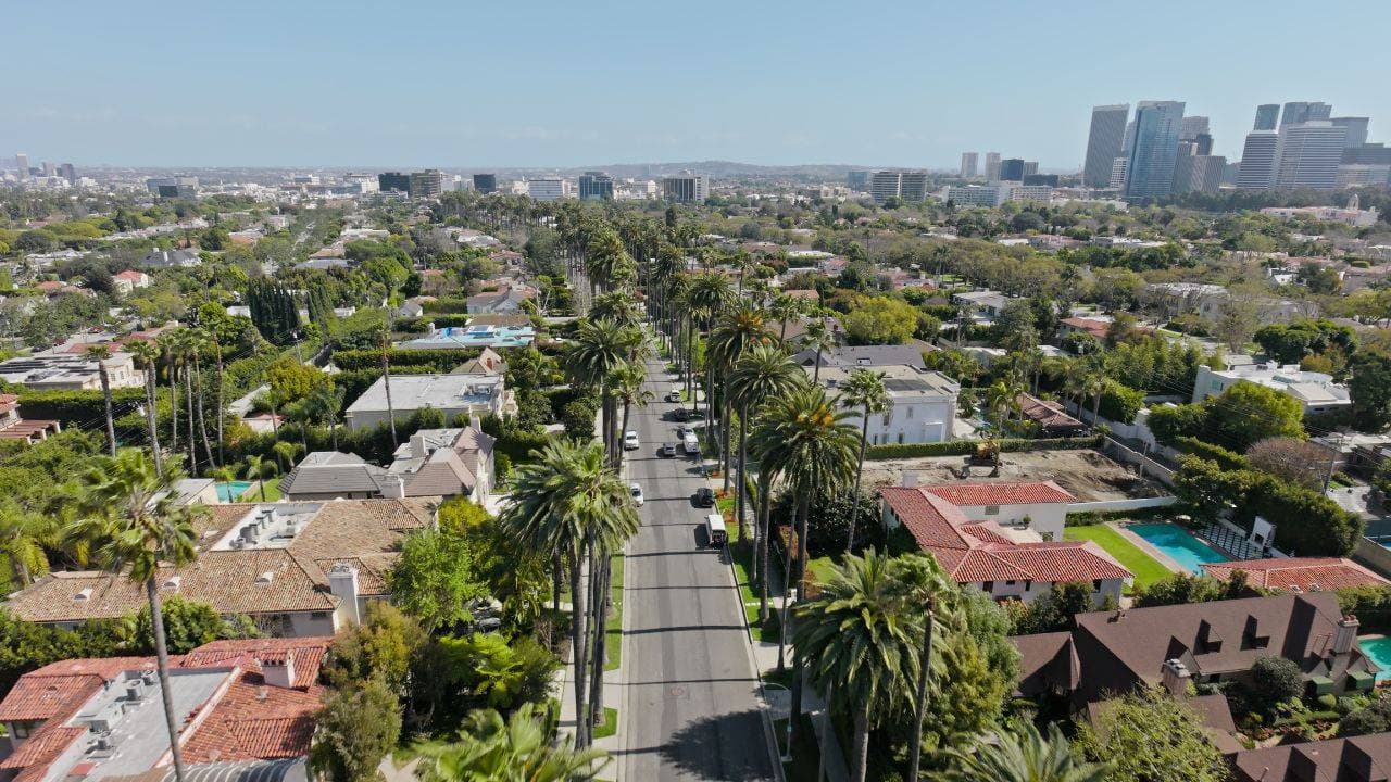 أزمة ندرة لا قلة مال .. حتى أصحاب الملايين في أمريكا يكابدون للحصول على سكن