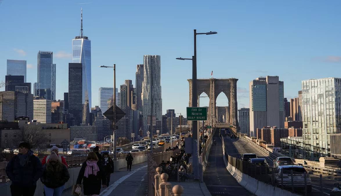 باب دوار يُدخل رئيسا ويُخرج آخر .. هل مستقبل المناصب القيادية في خطر؟