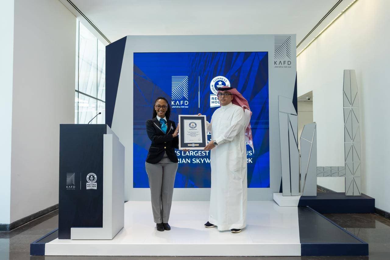 ممرات "كافد" تدخل جينيس كأطول شبكة مشاة معلّقة ومتصلة في العالم