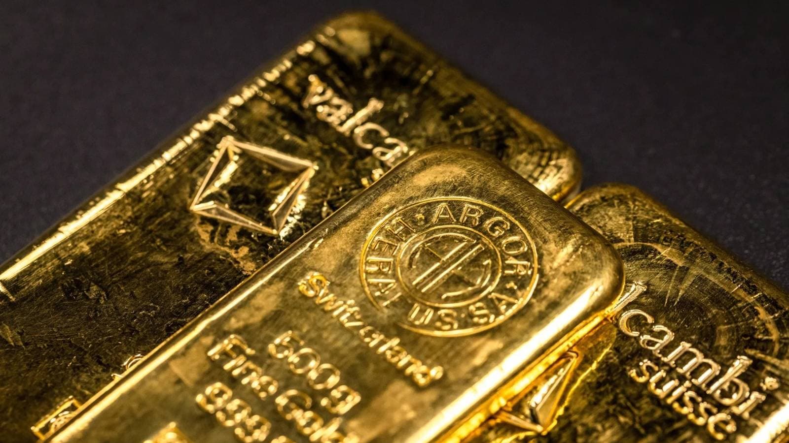 الذهب ينخفض 0.5 % بانتظار وضوح الرؤية بشأن رسوم ترمب الجمركية