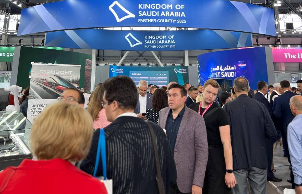 مساع سعودية لبناء تحالفات روسية في قطاعات التعدين والطاقة المتجددة