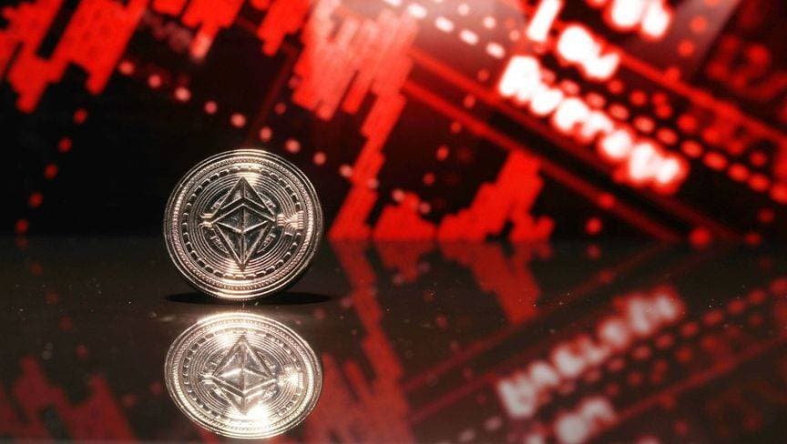 إيثريوم تقود صعود العملات المشفرة بدعم من مشتريات المؤسسات