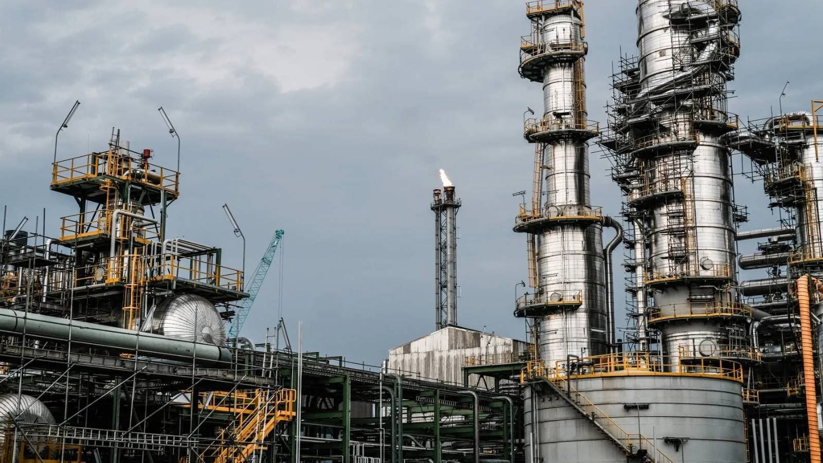 النفط يستقر عند التسوية قبل المحادثات الروسية الأمريكية