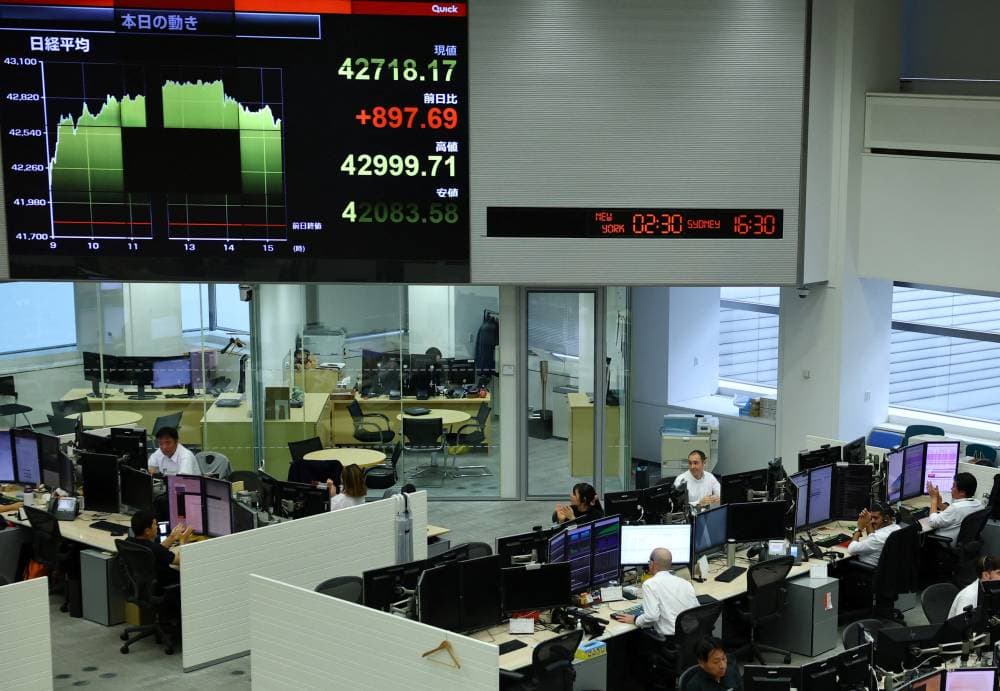 الأسهم اليابانية تصعد لمستوى قياسي وسوفت بنك يقود تقدم قطاع التكنولوجيا