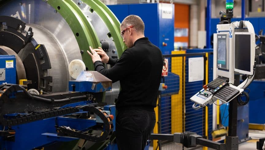 الاقتصاد البريطاني يفوق التوقعات في الربع الثاني مسجلاً نمو 0.3%