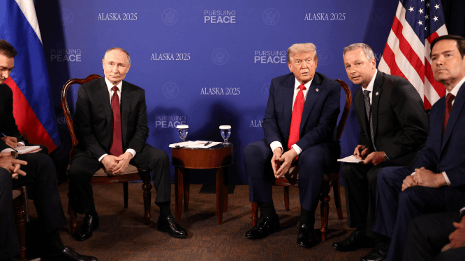 ترمب وبوتين في قمة ألاسكا .. رهانات عالية في محادثات الـ 7 ساعات