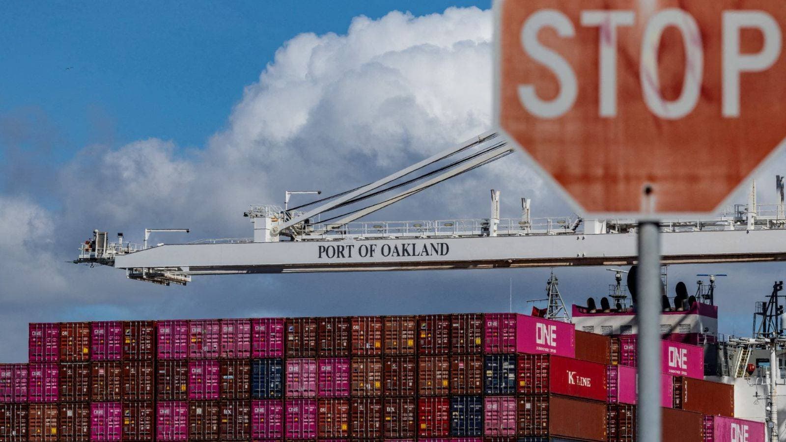 رياح معاكسة تهب على الاقتصاد العالمي بعد تقبل زيادة الرسوم الجمركية