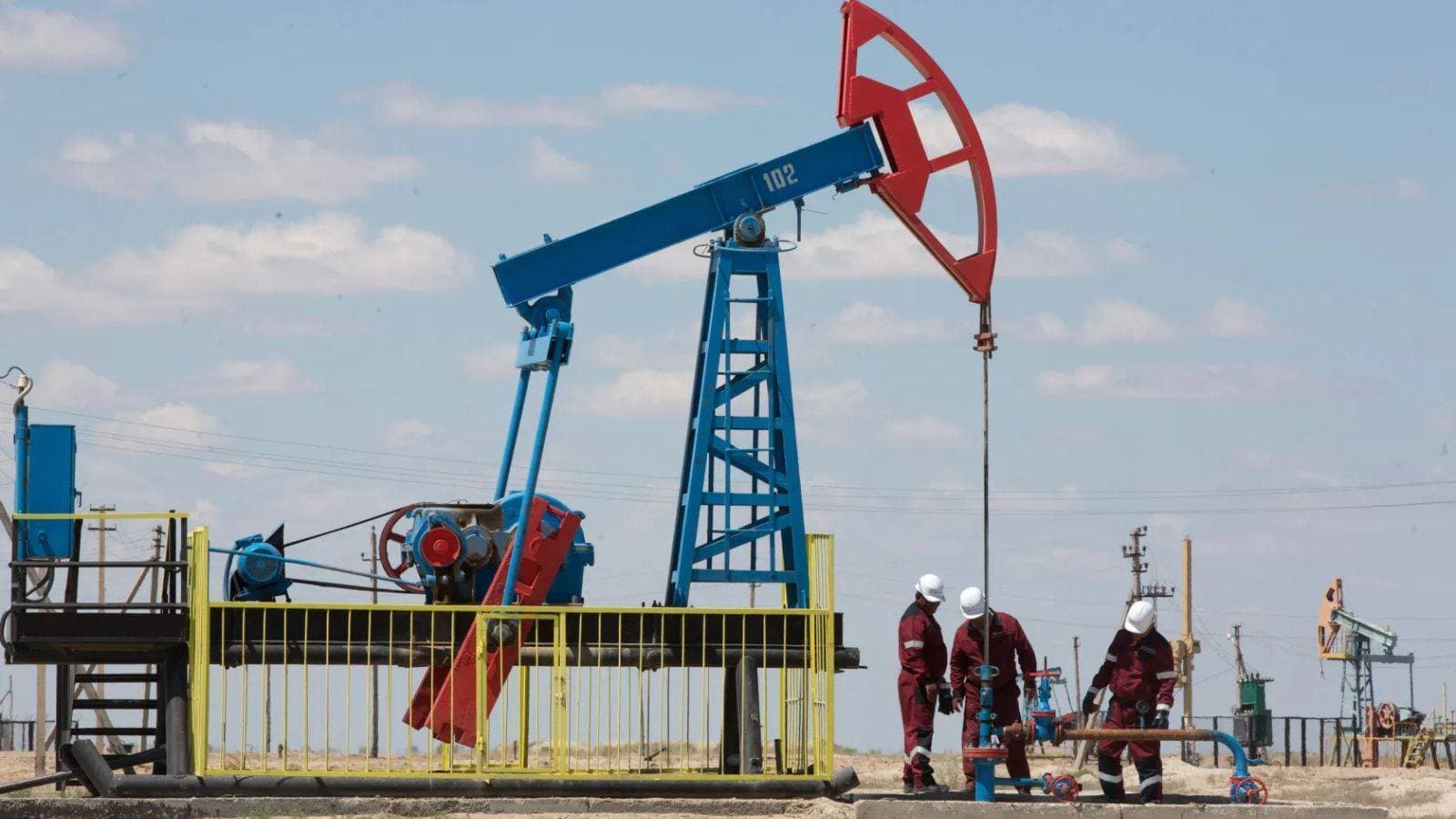 النفط يصعد 1% مع تركيز المستثمرين على اجتماع ترمب وزيلينسكي