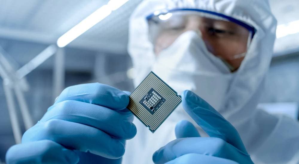 من الرابحون والخاسرون من تهديدات ترمب برسوم 300 % على الرقائق؟