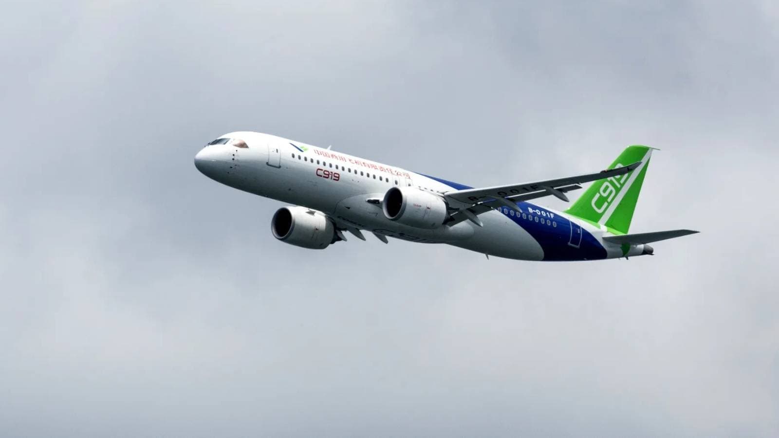 "كوماك" تتخلف في سباق مصنعي الطائرات بينما تتجه الصين لـ "بوينج" و "إيرباص"