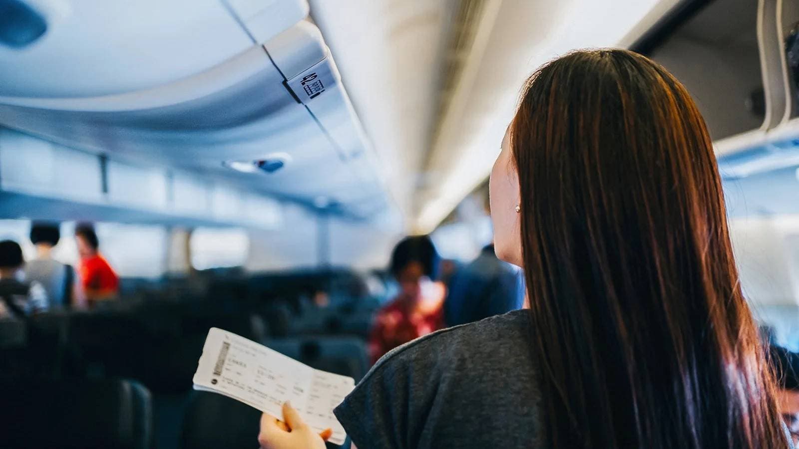 "مقاعد بلا نوافذ" تحيل شركتي طيران إلى قاعات القضاء