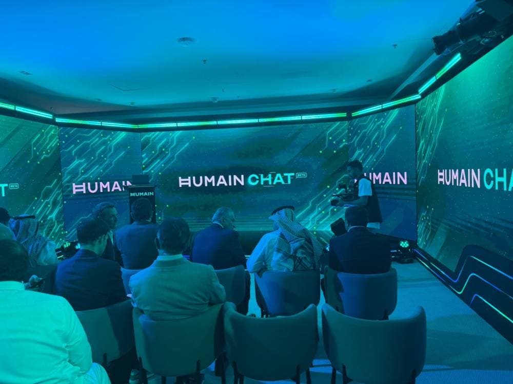 نموذج "هيوماين تشات" يستخدم بيانات 390 ألف كتاب و600 خبير لضمان دقة المعرفة