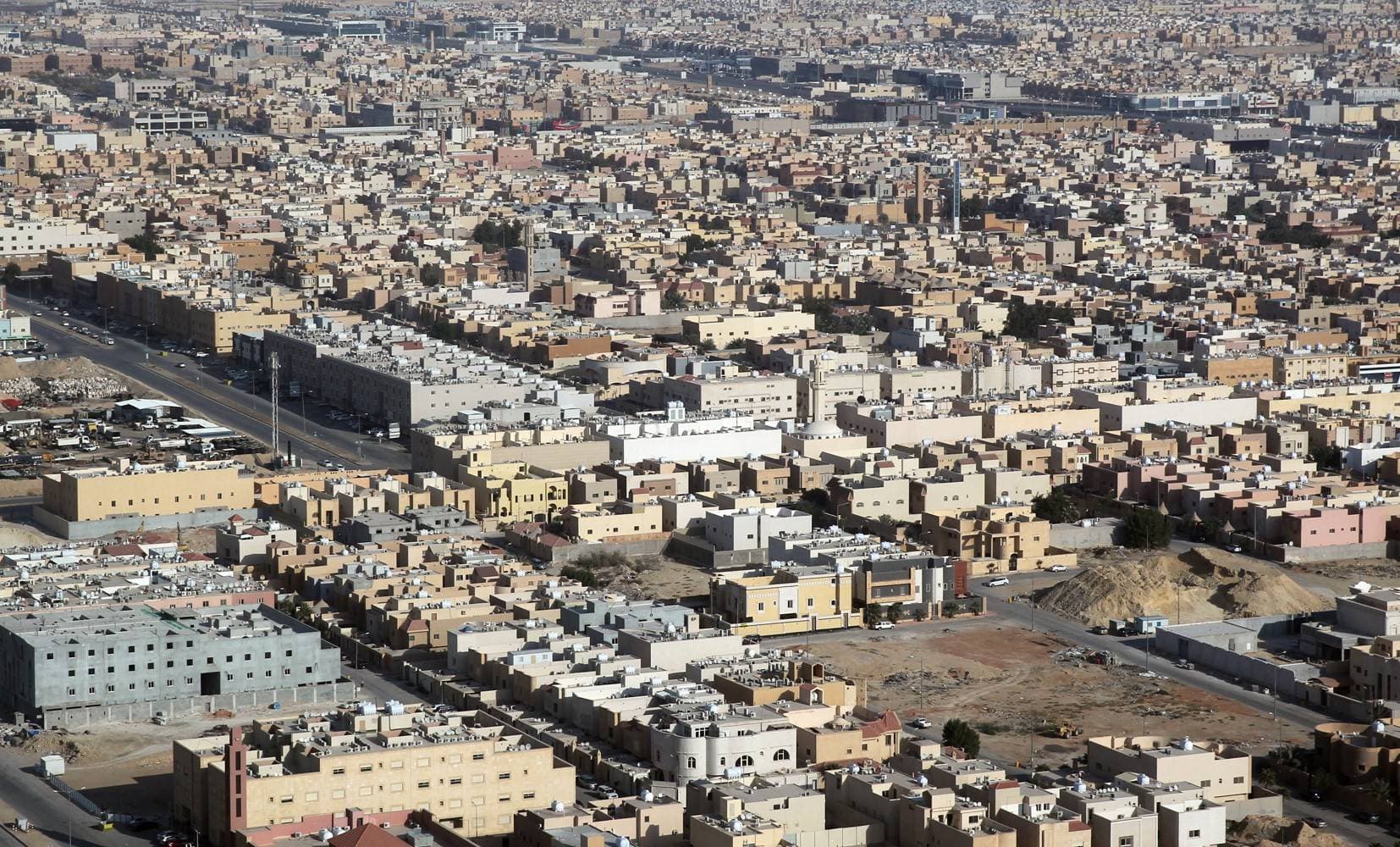 تفاعلا مع فرض رسوم الأراضي البيضاء في السعودية.. مزادان على أراضي مساحاتها 10 ملايين متر