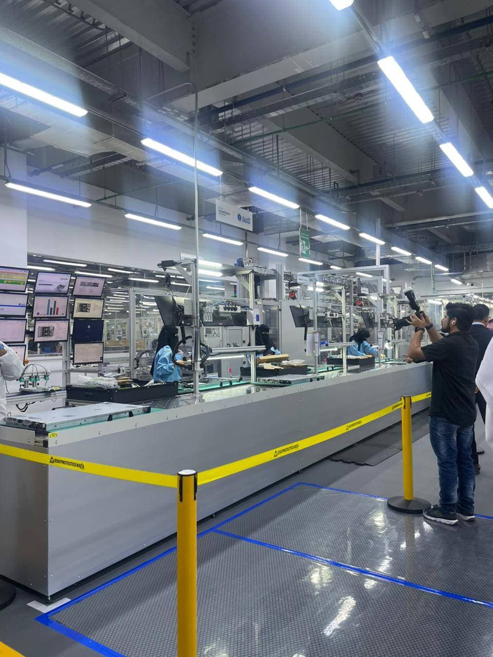 شراكة سعودية - أمريكية لإنتاج خوادم بطاقة 700 وحدة شهريا محليا