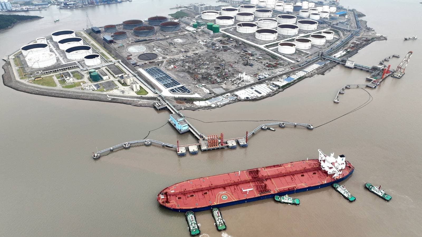 النفط يتراجع وسط تقييم السوق لآفاق الطلب في أمريكا ومعضلة إمدادات الهند