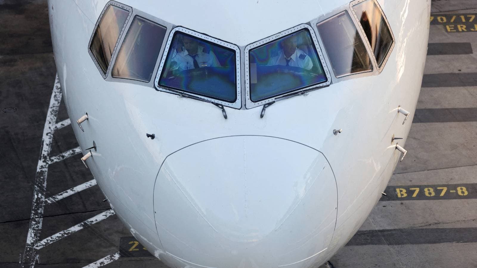 شركات طيران عالمية تقترح رفع سن تقاعد الطيارين إلى 67 عاما بسبب الطلب