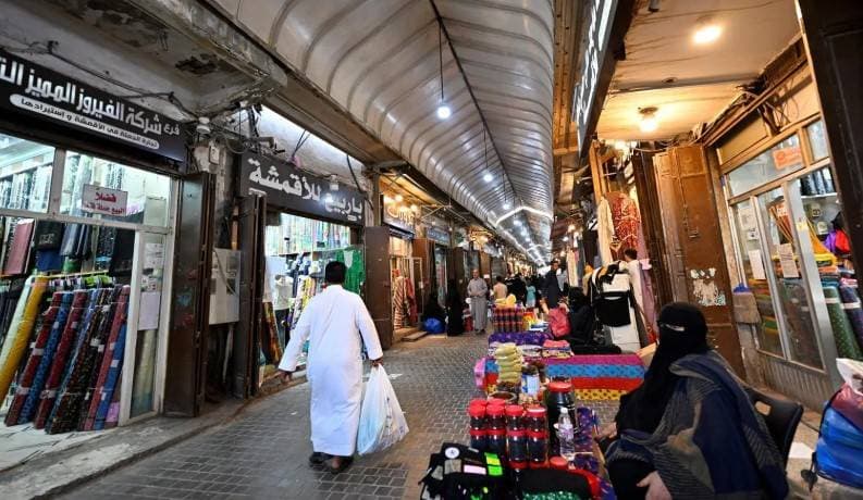 الأسواق الشعبية في السعودية .. مزيج تجاري ينافس المراكز الحديثة مع نمو سجلاتها 72%