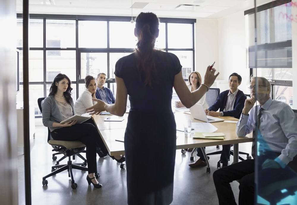 الشركات بقيادة مديرات ماليّات يرفعن الإيرادات 4.5% سنويا