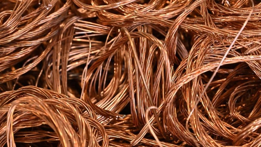 سعر النحاس يصعد بعد استثناء الرسوم وانهيار منجم في تشيلي