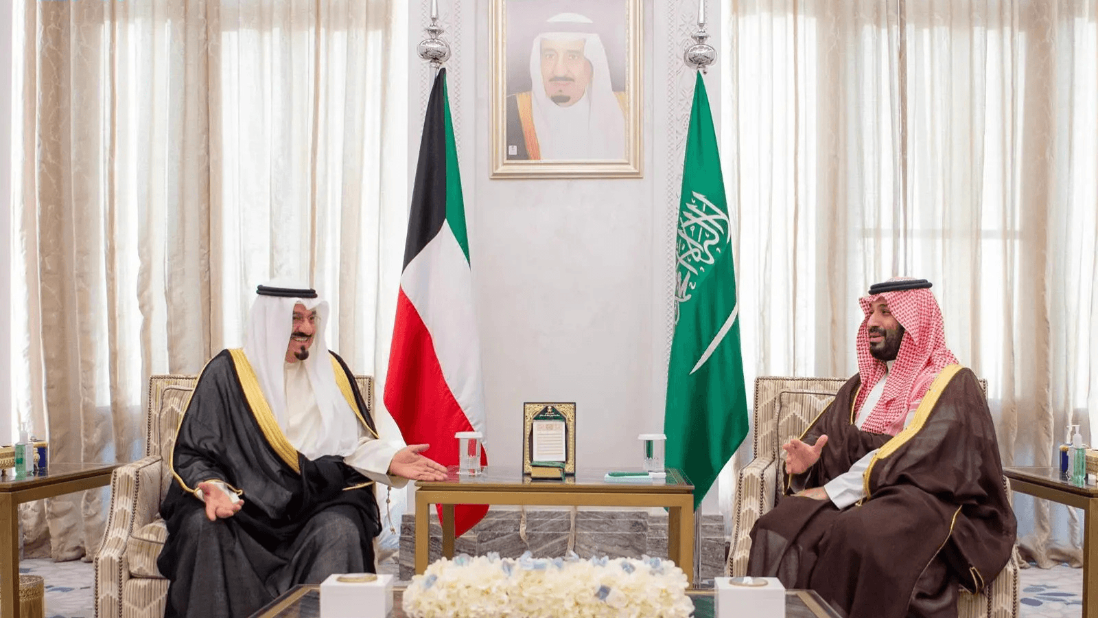 ولي العهد السعودي يبحث مع رئيس مجلس الوزراء الكويتي تعزيز التعاون في مختلف المجالات