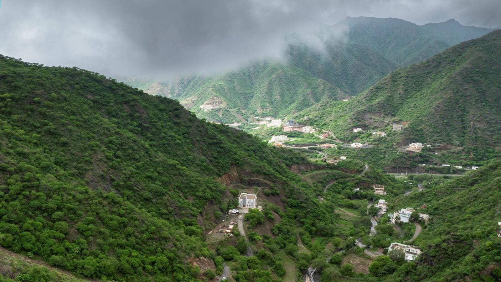 السياحة السعودية تحول تركيزها من ناطحات السحاب إلى الطبيعة