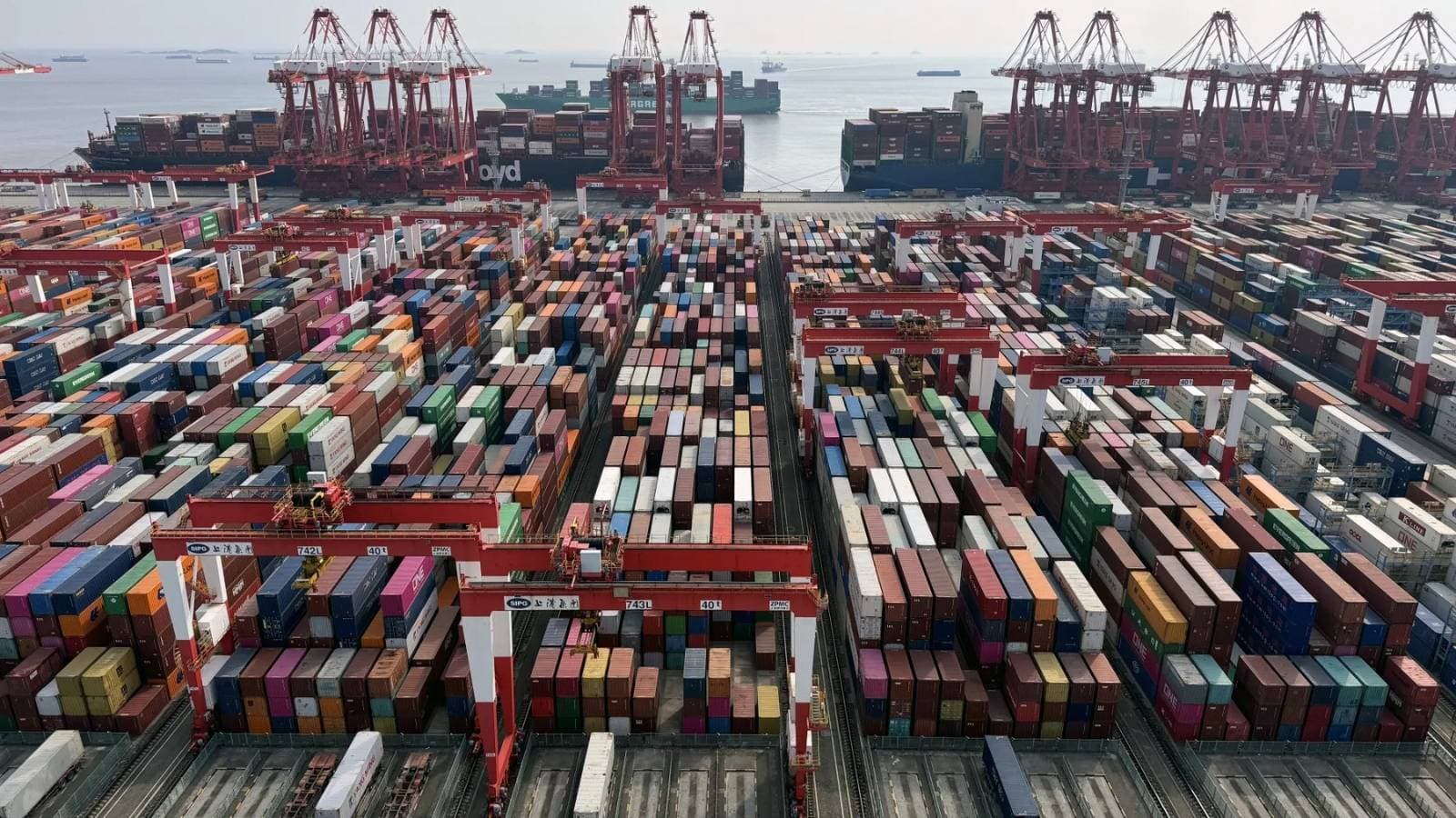 آلة الصين التصديرية تزداد قوة رغم ضعف التجارة مع أمريكا