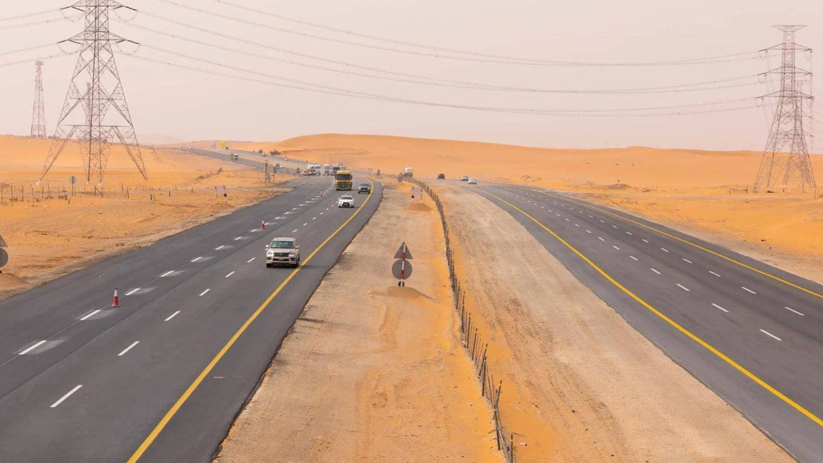 لأول مرة .. السعودية تستخدم الخرسانة المدموكة في مسار الشاحنات على الطرق اللوجستية