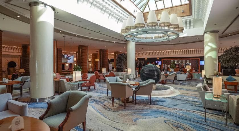 السياحة السعودية: وصول النزيل متأخرا للمنشأة السياحية لا يغير ساعات الخروج المحدّدة 