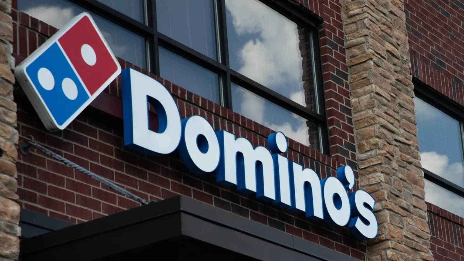 "الآمار" تستحوذ على 29 فرع "دومينوز" في مكة والطائف مقابل 40 مليون ريال