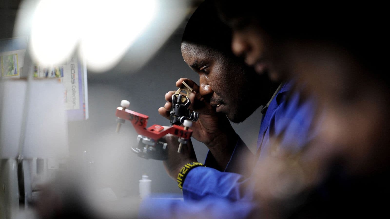 قطع وصقل الألماس في بوتسوانا