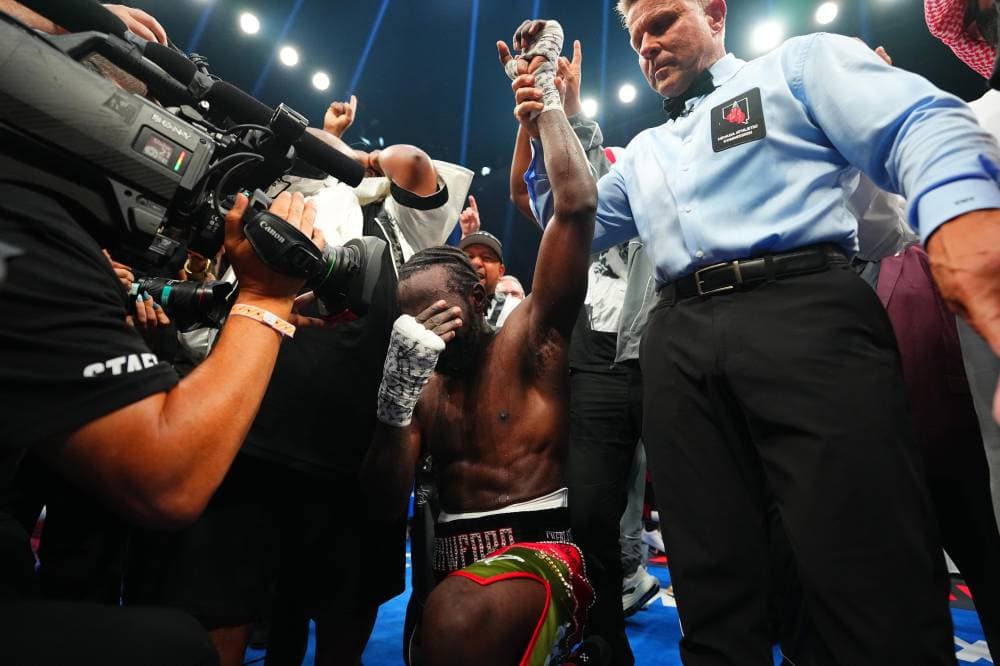 بحضور 70 ألف متفرج.. الملاكم كروفورد يرفع رصيده إلى 42 انتصارا بعد فوزه في نزال القرن