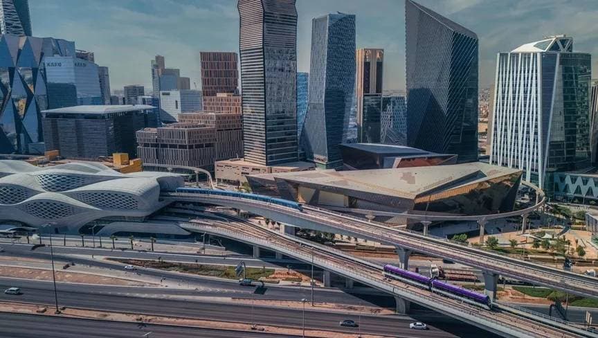 فيتش: إصدارات الديون الدولارية لبنوك الخليج تتجه لمستوى قياسي