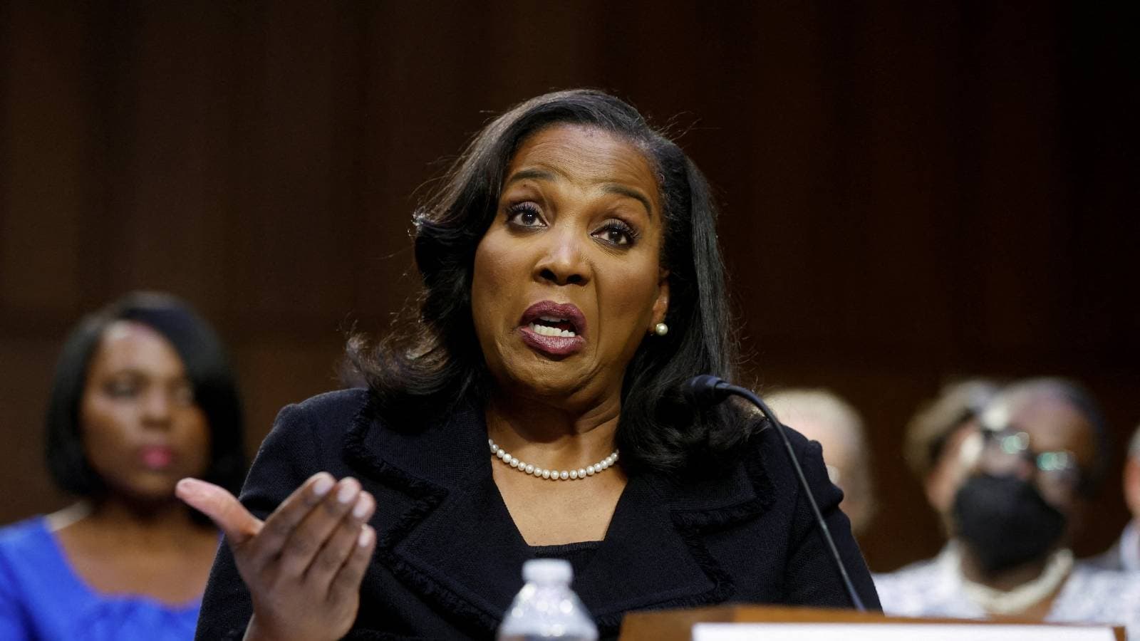 القضاء الأمريكي يرفض السماح لترمب بعزل كوك قبل اجتماع الفيدرالي