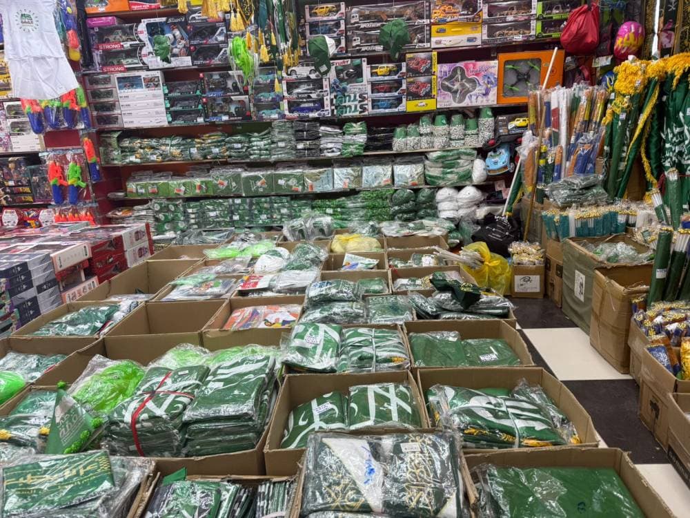 الطلب على الأعلام والأوشحة في السعودية يرفع هامش الربح إلى 200% 