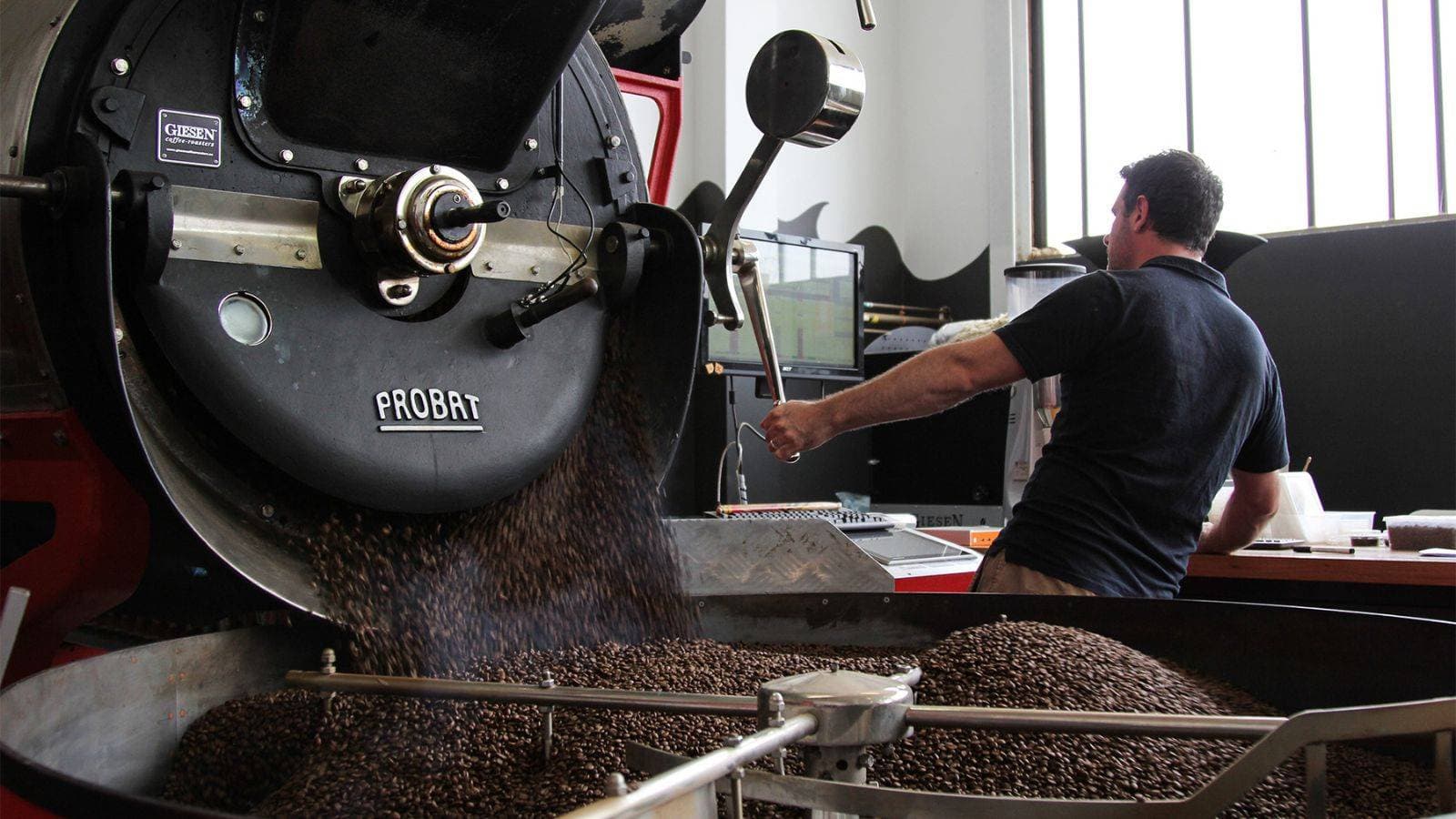 كوب القهوة من عادة يومية للأمريكيين إلى رفاهية باهظة الثمن