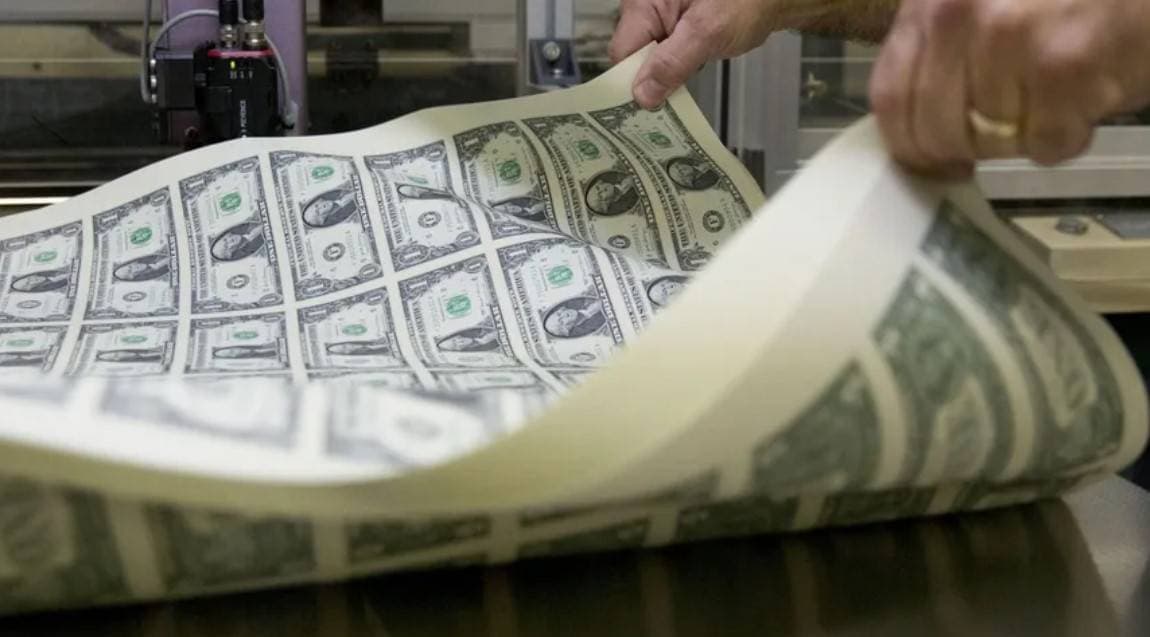 الإنفاق الاستهلاكي الأمريكي يفوق التوقعات مع استمرار ضغوط التضخم