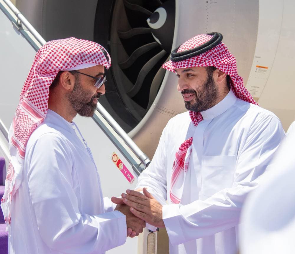 ولي العهد السعودي ورئيس الإمارات يستعرضان تطورات الأوضاع الإقليمية