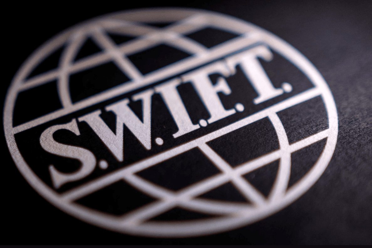 "سويفت" تطور سجلاً قائماً على البلوكتشين للمؤسسات المالية