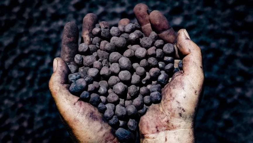 الصين تحظر شحنات خام الحديد من أكبر شركة تعدين في العالم