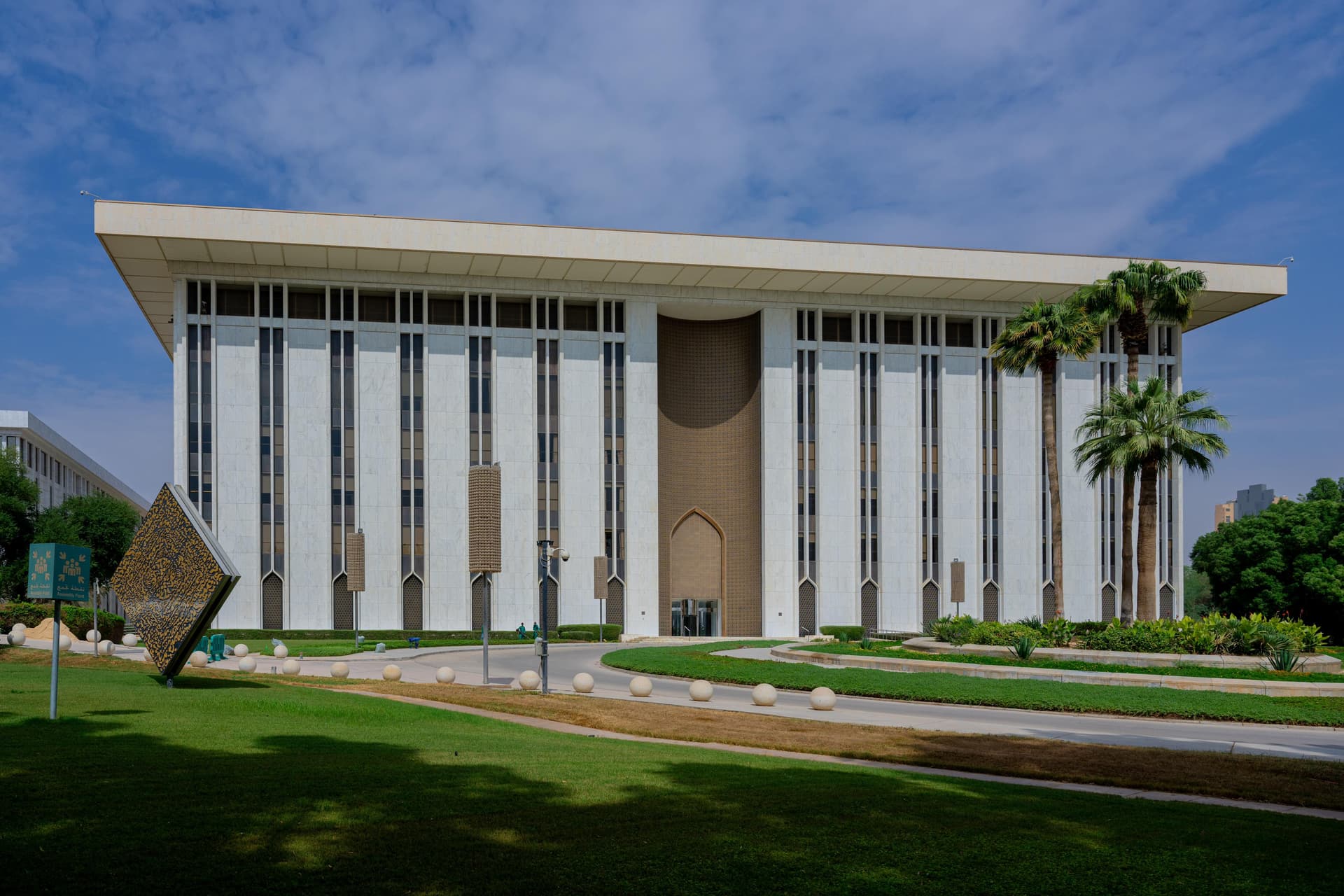 السعودية ترخص لـ "آيزي بنك" الرقمي برأسمال 2.5 مليار ريال بشراكة سعودية قطرية