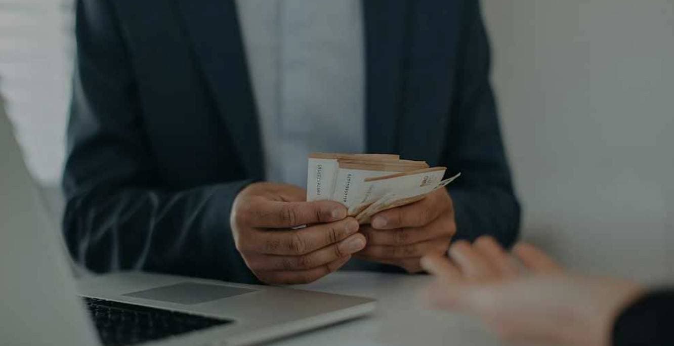 تراجع دخل الأسر في 10 دول أوروبية .. جودة الحياة تهتز