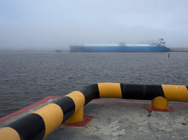 الصين تعزز تجارة الغاز المسال مع روسيا في اختبار لموقف ترمب