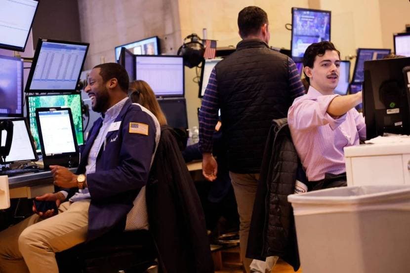 وول ستريت تغلق مرتفعة مع تجاهل المستثمرين بيانات الوظائف والإغلاق الحكومي