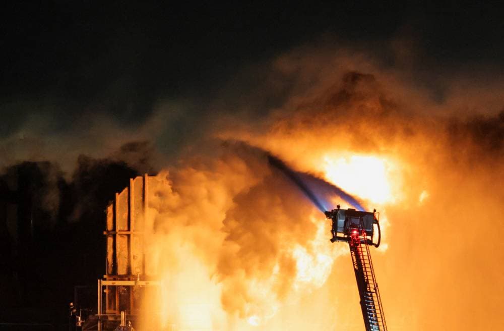 اندلاع حريق في مصفاة لشيفرون بأمريكا .. طاقتها الإنتاجية 290 ألف برميل يوميا