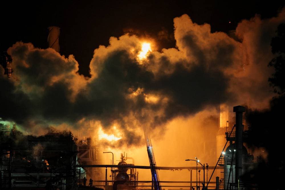 اندلاع حريق في مصفاة لشيفرون بأمريكا .. طاقتها الإنتاجية 290 ألف برميل يوميا