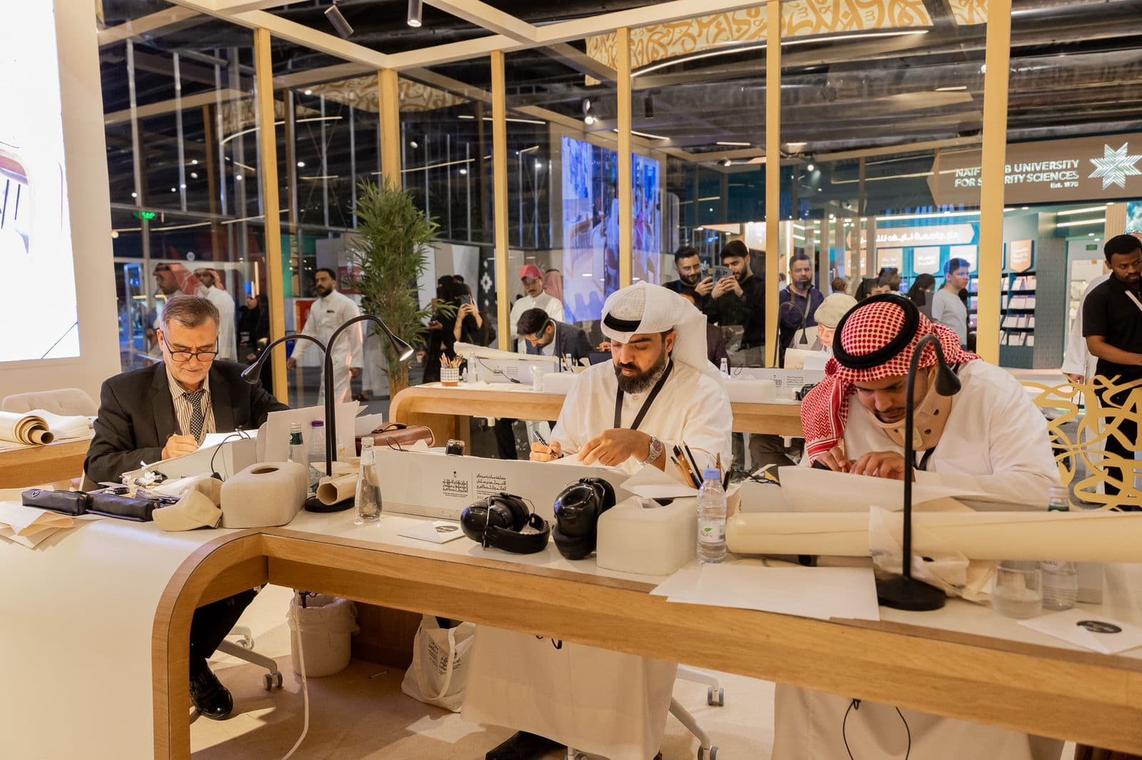 معرض الرياض للكتاب .. تصفيات نهائية لمسابقة مركز الأمير محمد بن سلمان للخط العربي